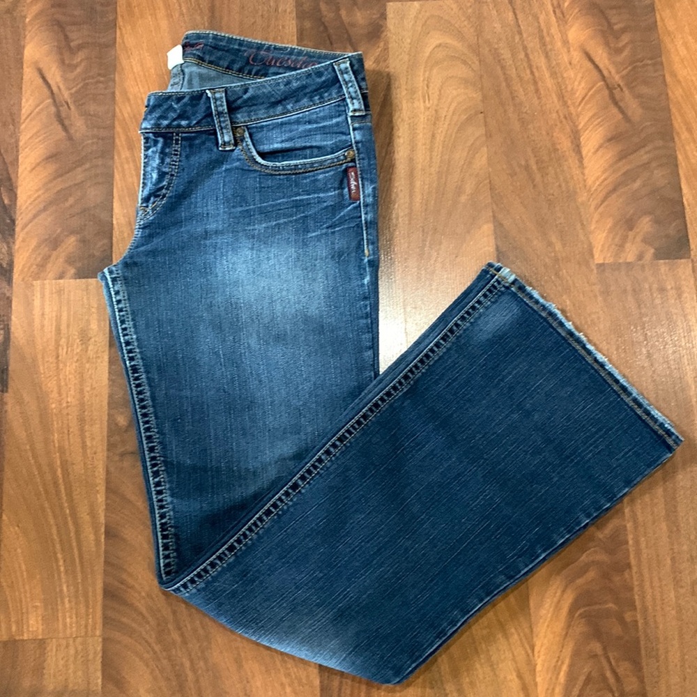 Silver Jeans Tuesday fit